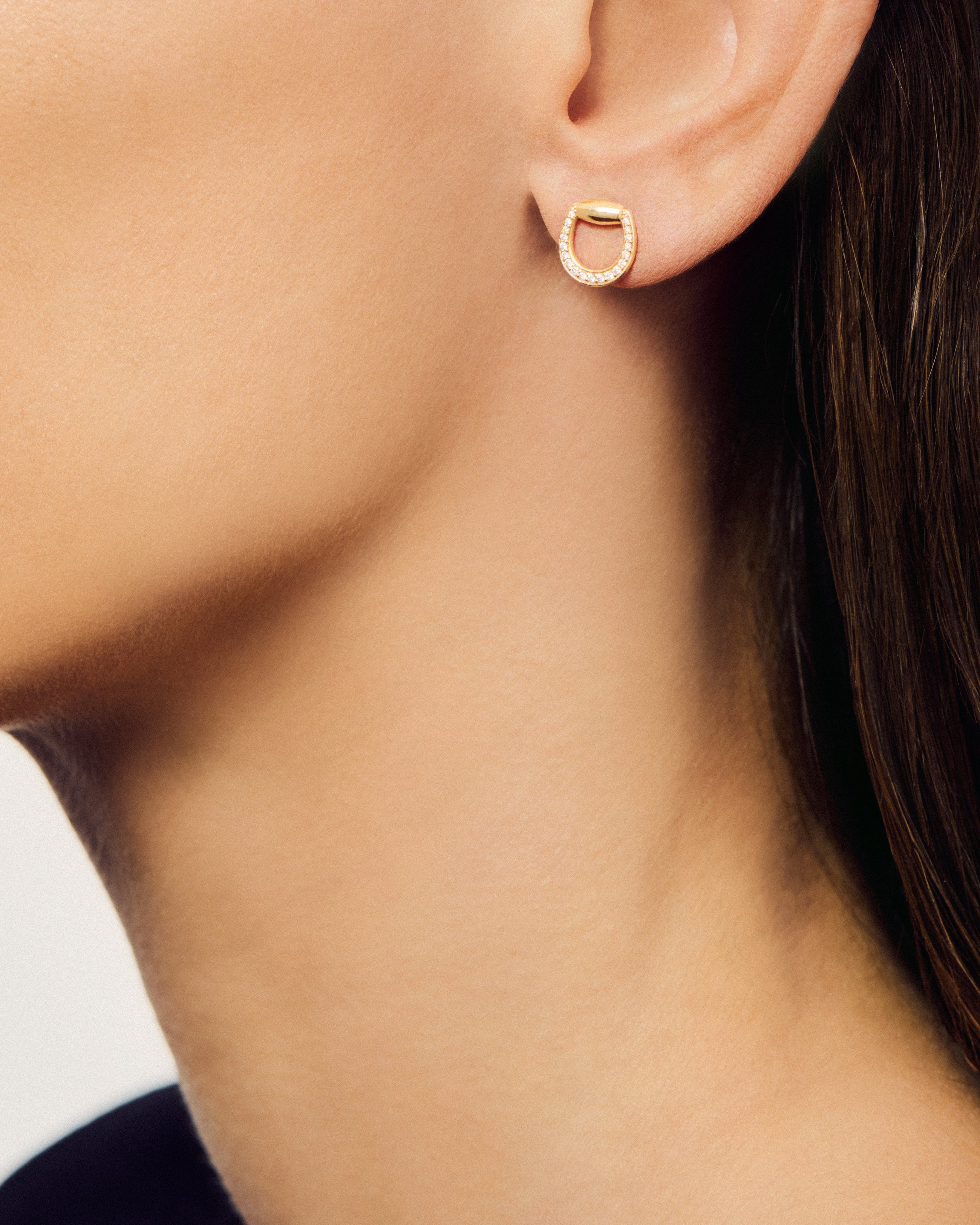 Connection Earrings in 18k Yellow Gold with White Diamonds