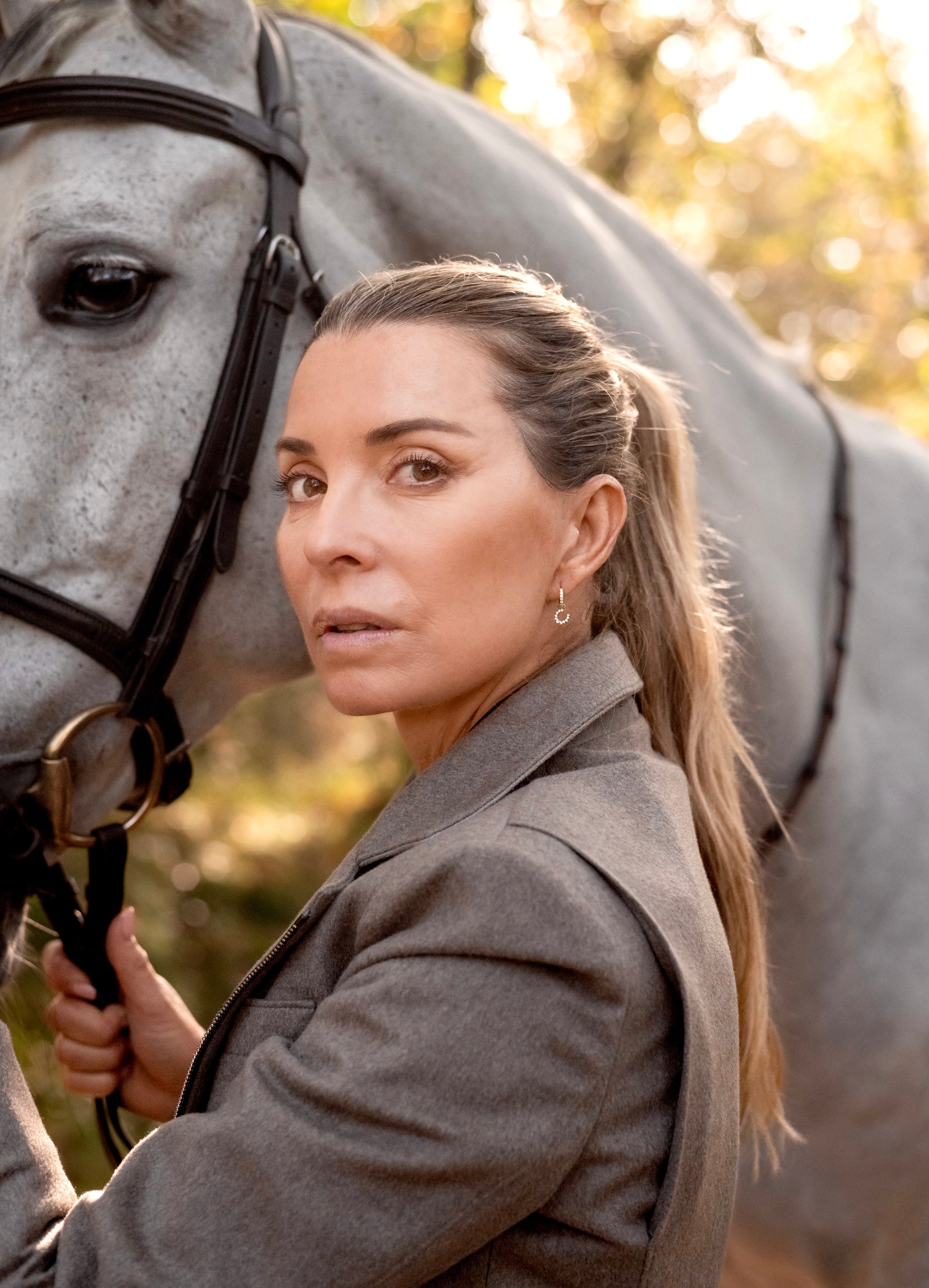 Confidence Hoop Earrings in 9k Yellow Gold with White Diamonds