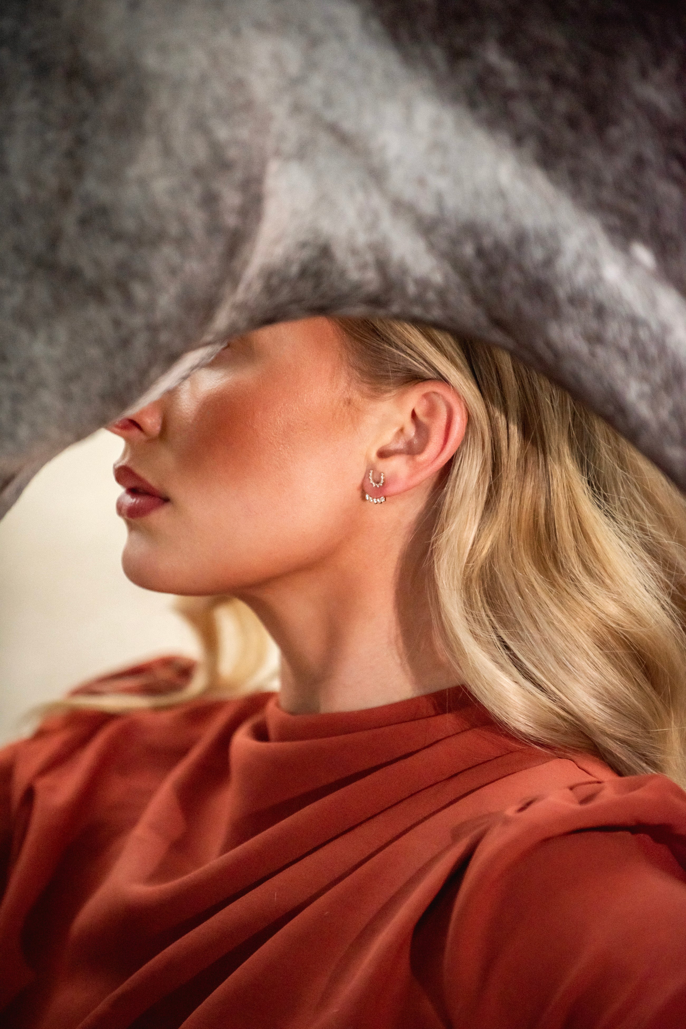 Confidence Earrings in 18k White Gold with White Diamonds