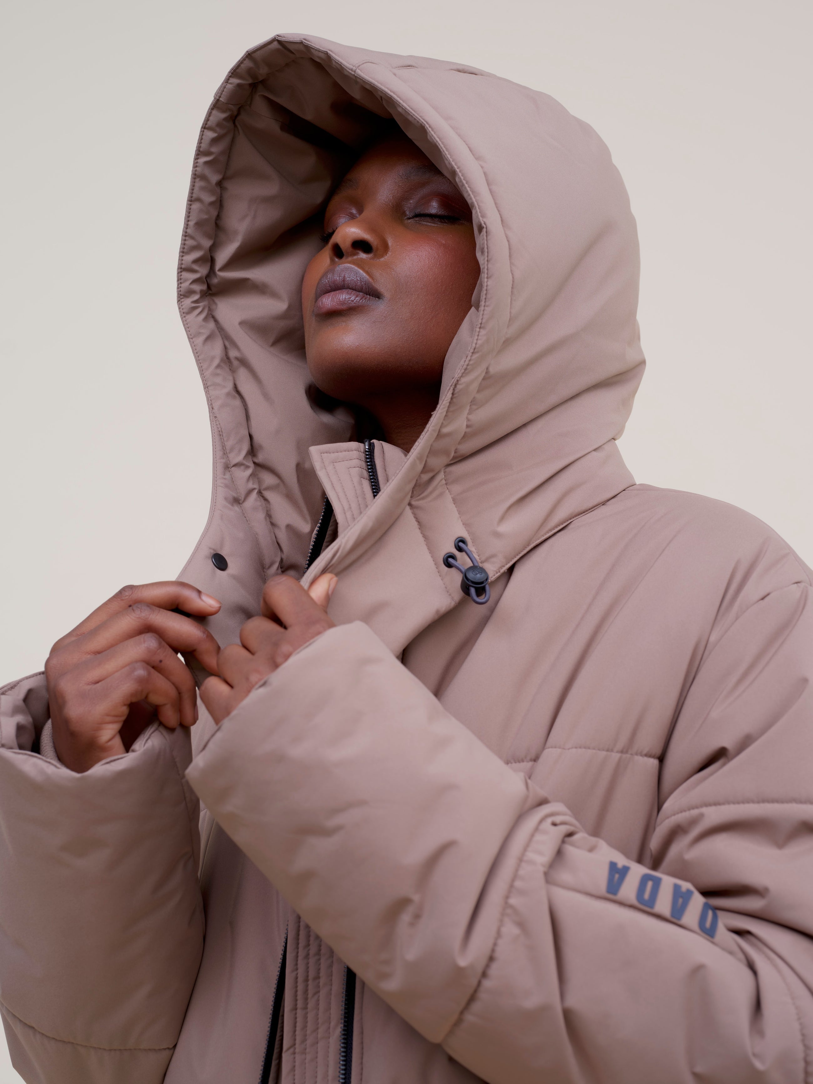 Unisex New King Insulated Jacket in Mocha