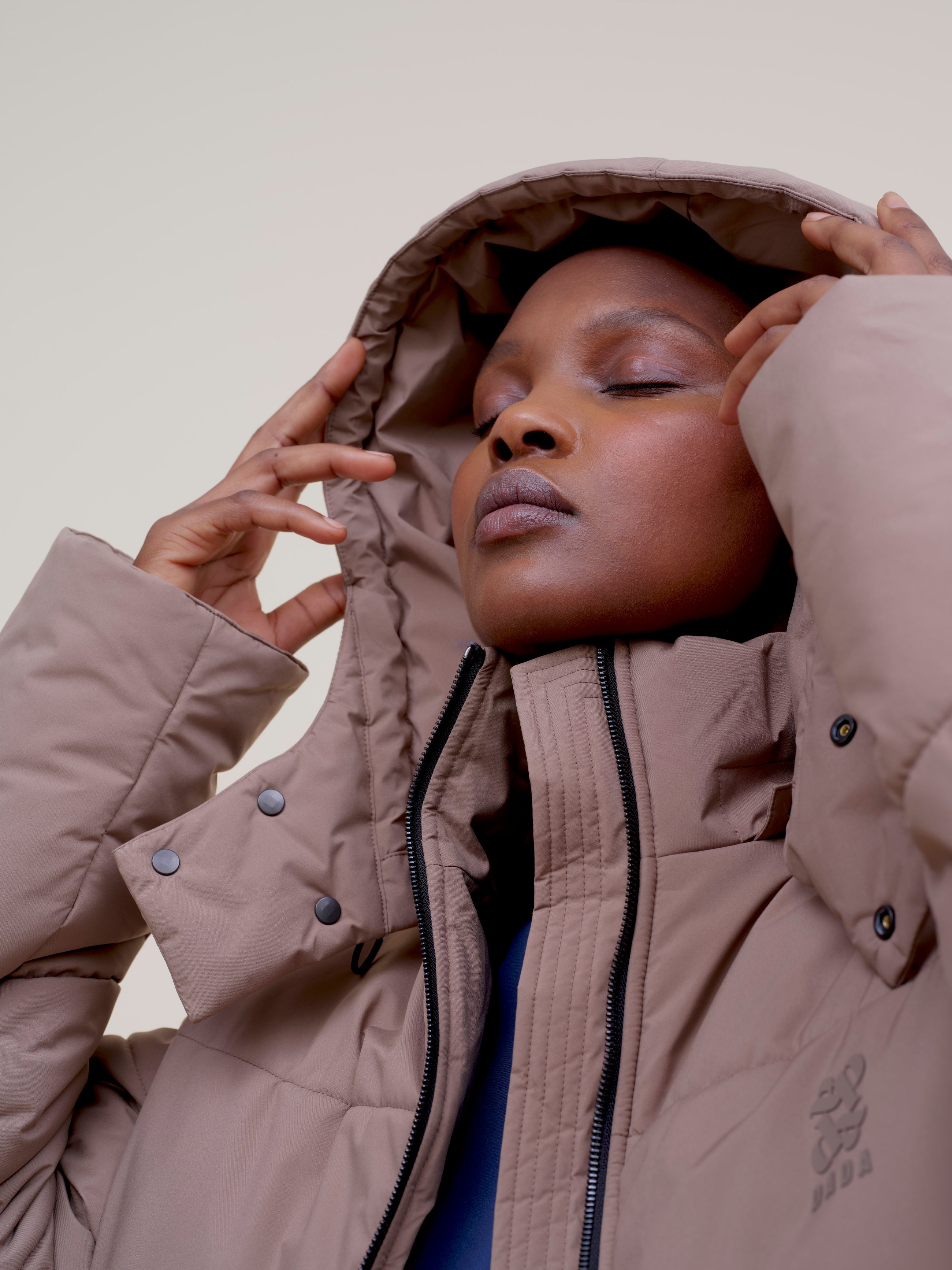 Unisex New King Insulated Jacket in Mocha