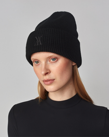Signature Beanie in Black