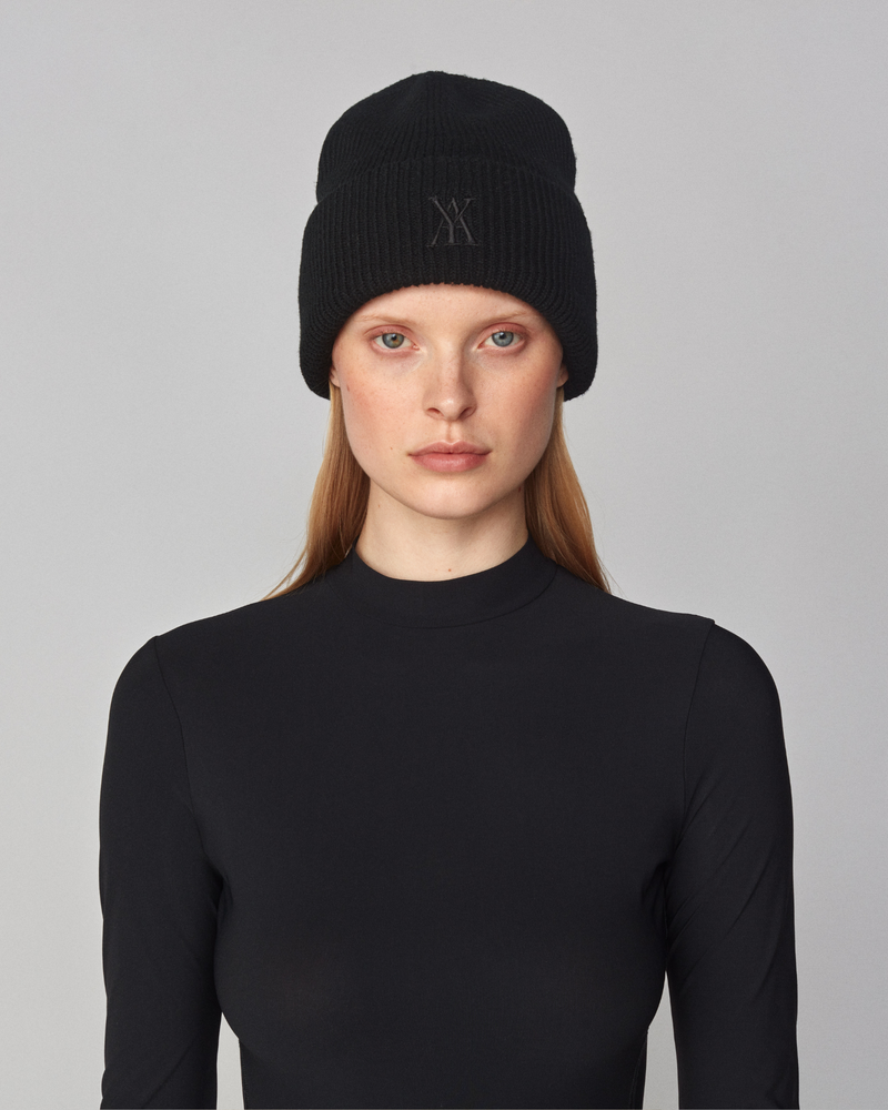 Signature Beanie in Black