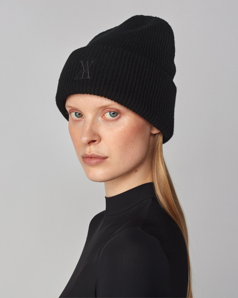 Signature Beanie in Black