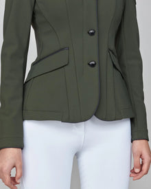 Performance Show Jacket in Green