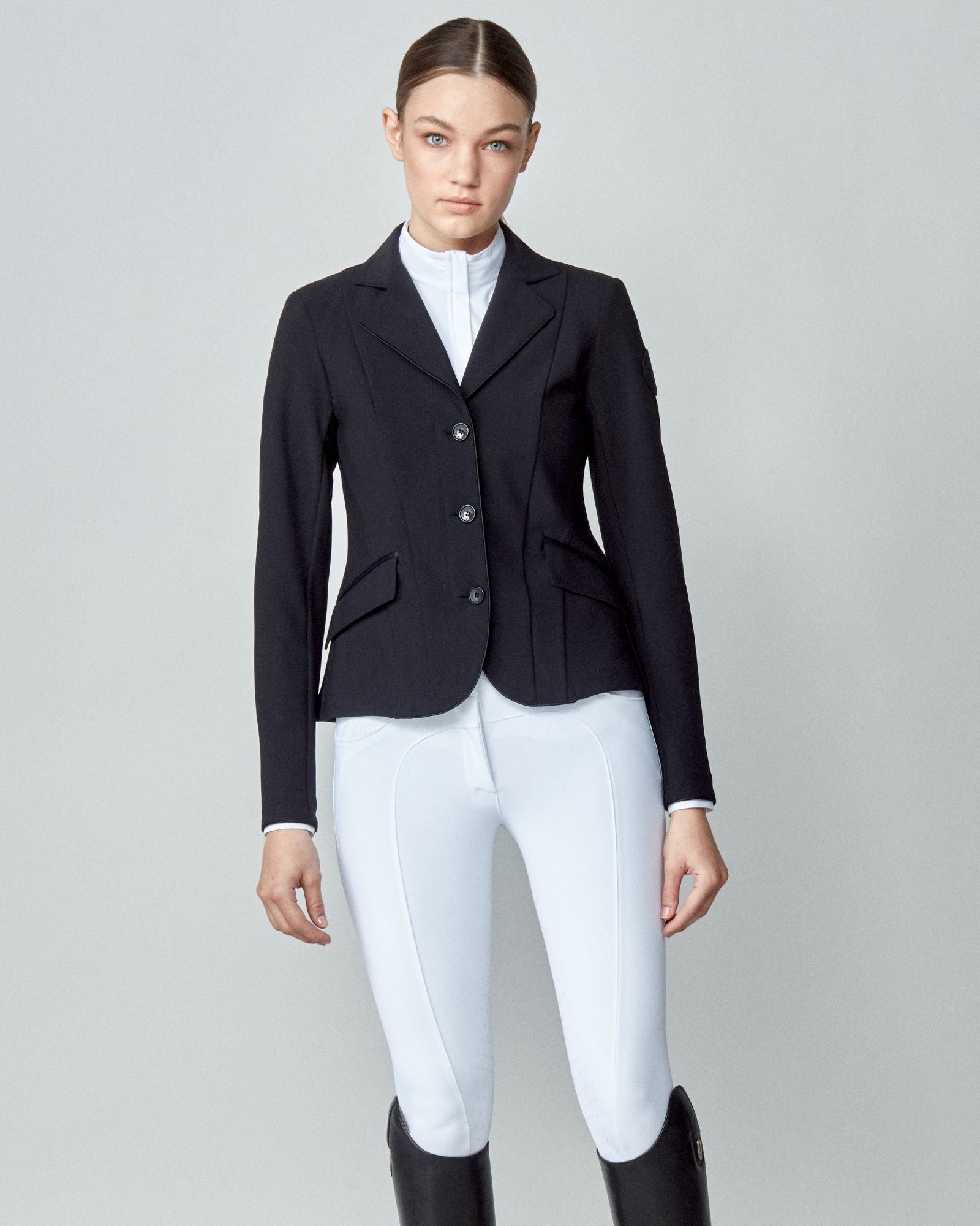 Performance Show Jacket in Black